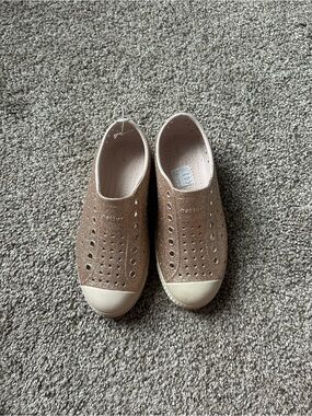 Native Kids Water Shoes in Brown with White Toe